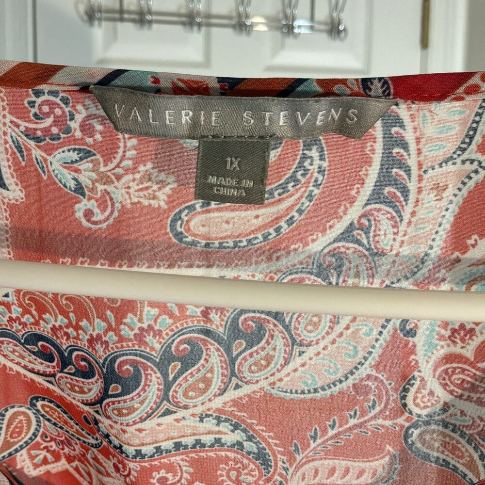Valerie Stevens 1X Red Pink Blue Tunic Blouse Paisley Print V-Neck 3/4 Sleeve - Picture 2 of 4